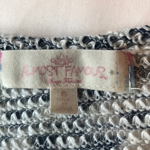 🌟ALMOST FAMOUS Aztec Print scrunch/stretchy shirt - Picture 5 of 7